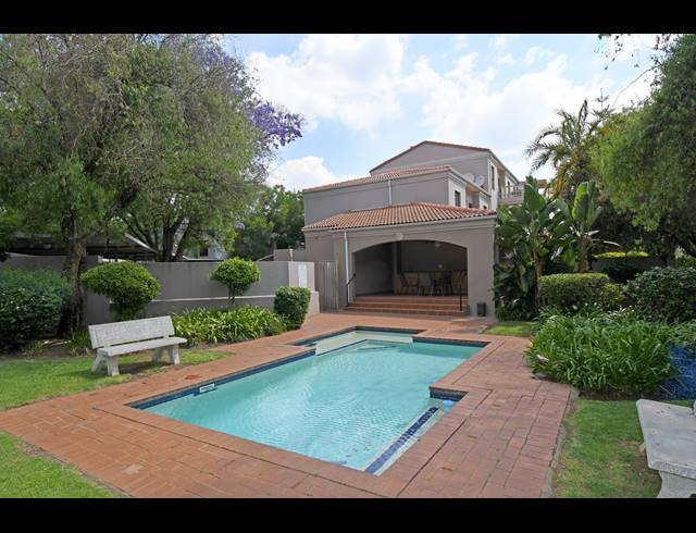 1 BEDROOM APARTMENT FOR SALE IN OAKLANDS